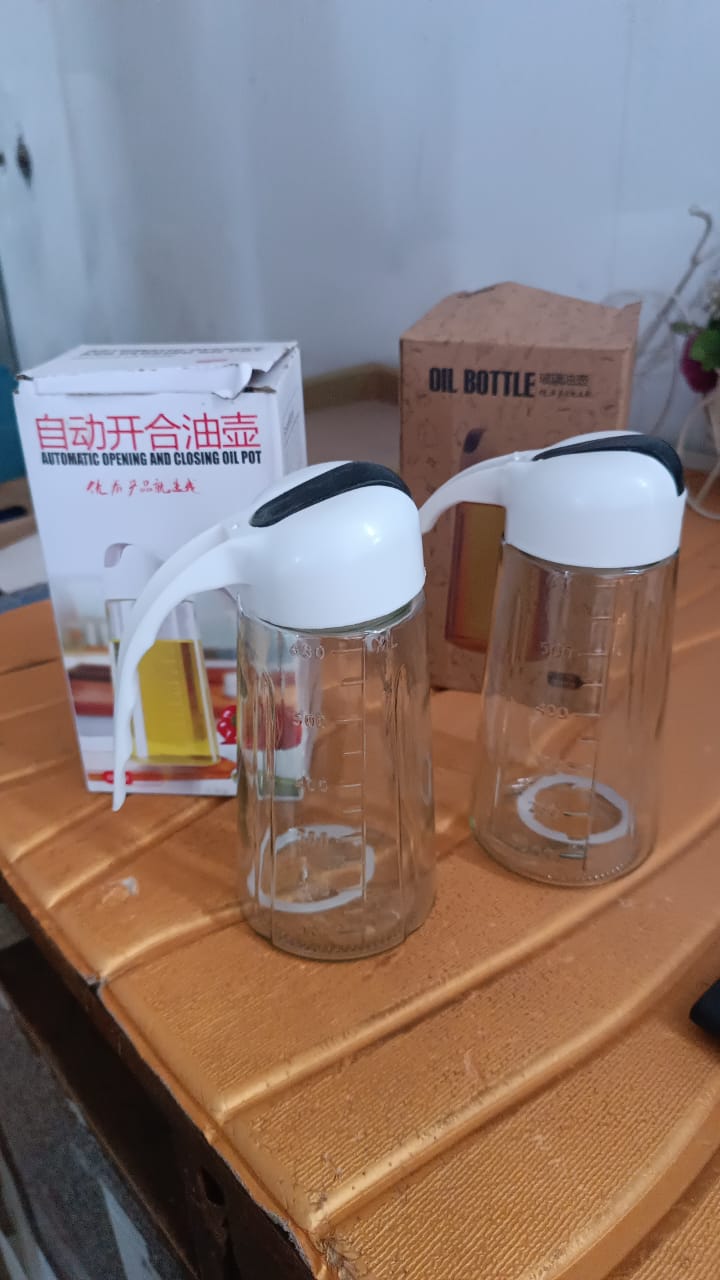 Kitchen Glass Oil Bottle Dispenser Automatic Opening Closing Home Bottles For Oil And Vinegar Honey Olive Oil Container (630ml) Kitchen Glass Oil Bottle Dispenser Automatic Opening Closing Home Bottles For Oil And Vinegar Honey Olive Oil Container (630ml)